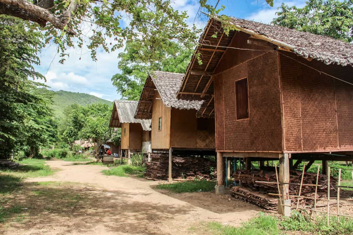 Cabañas de madera ubicadas en la zona rural de Pai, en el norte de Tailandia