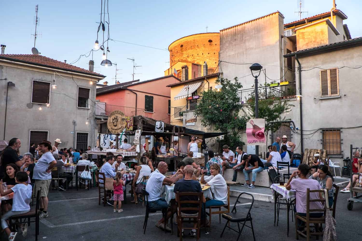 Al fresco food stalls during the Artusi Festival / Festa Artusiana in Forlimpopoli, Italy
