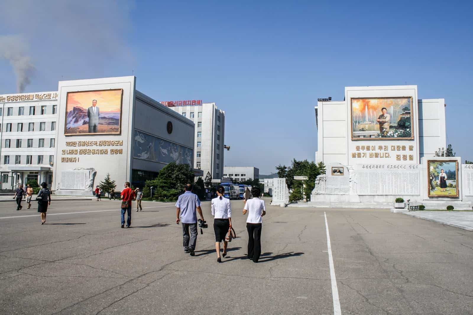 Monuments in North Korea that tourists get shown on a tour 