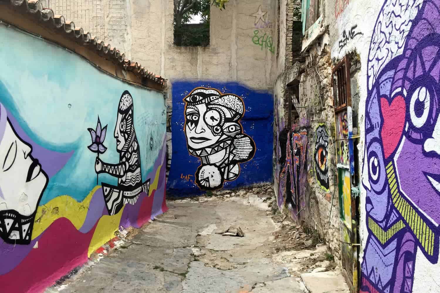 Recorrido a pie del arte callejero de Atenas en Plaka