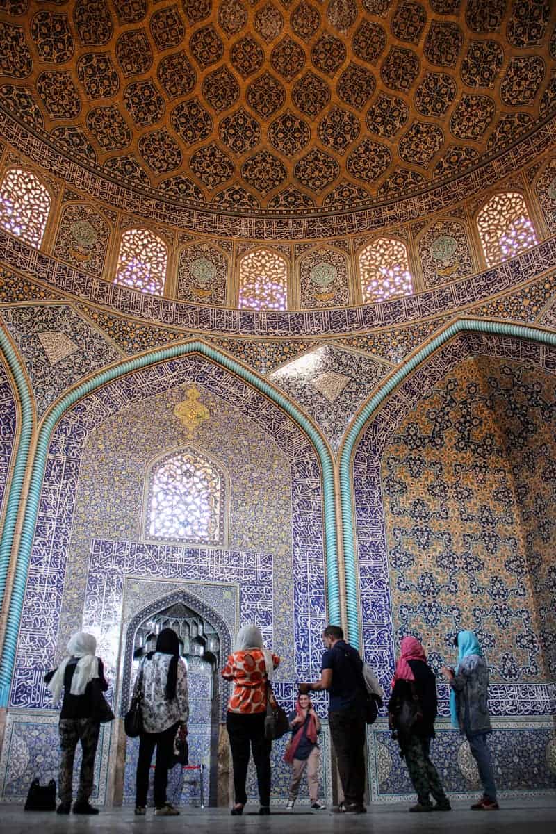 How tourists should dress in Iran