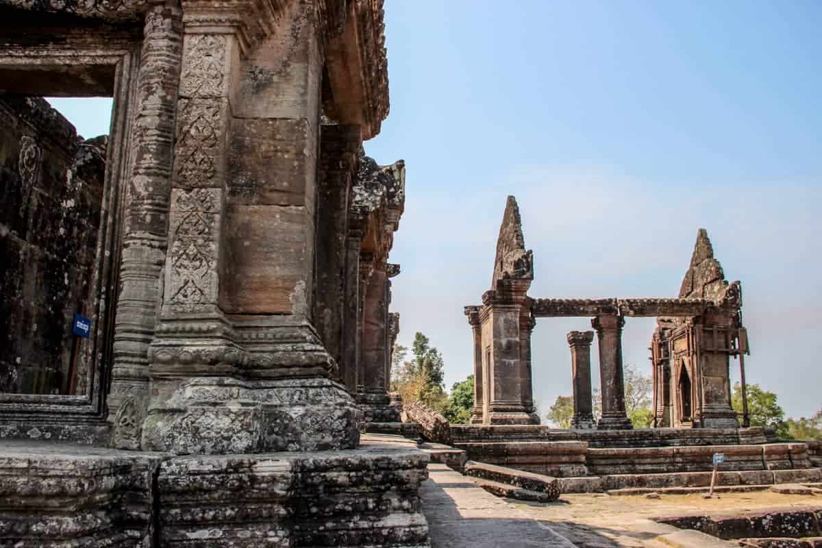 Columnas exteriores y estructuras murales de Preah Vihear.