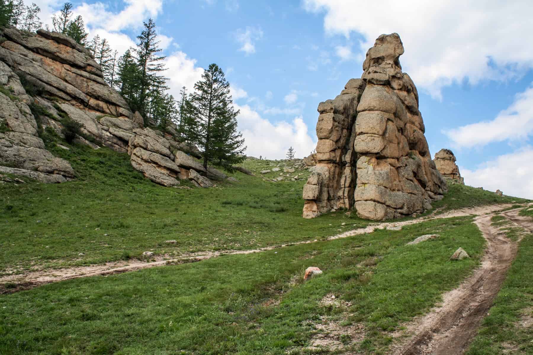 Una de las formaciones rocosas en capas en el Parque Nacional Terelj Mongolia