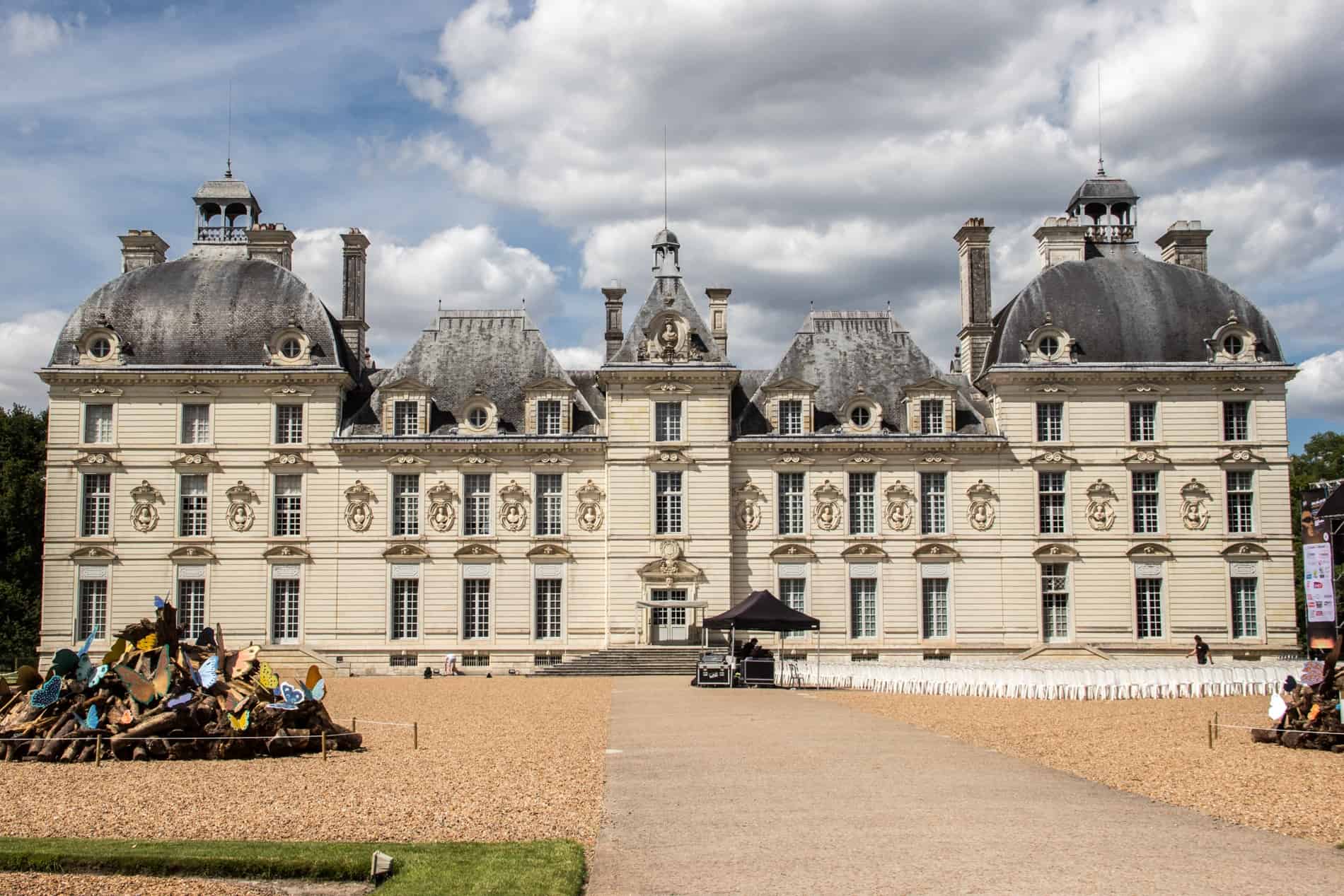 The grand Chateau de Cheverny in Loire Valley. 