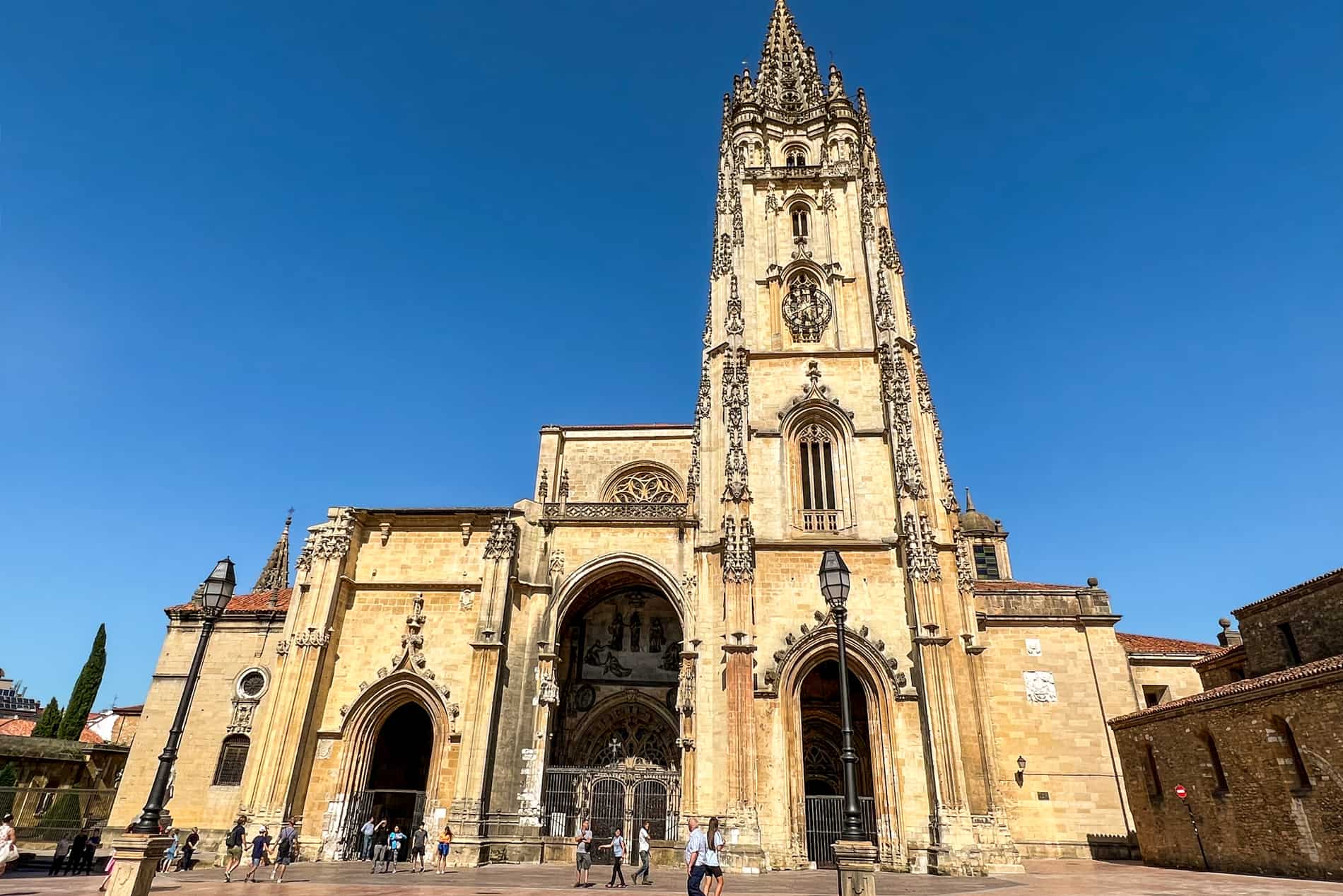 The striking, single-tower San Salvador Cathedral in Oviedo stands at the front of a large public square.