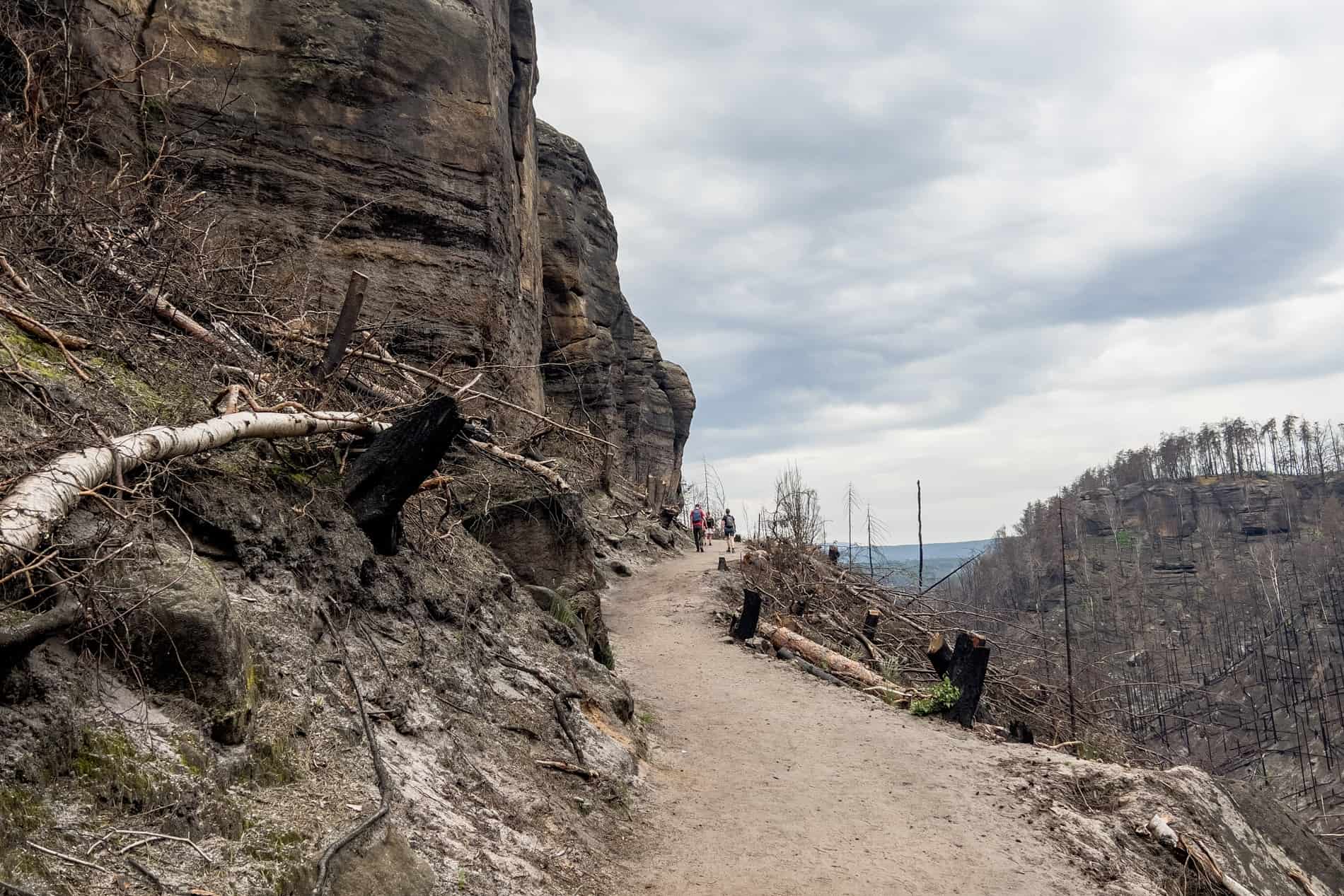 People on the elevated path on the climb to Pravcicka Gate (Pravčická Brána).