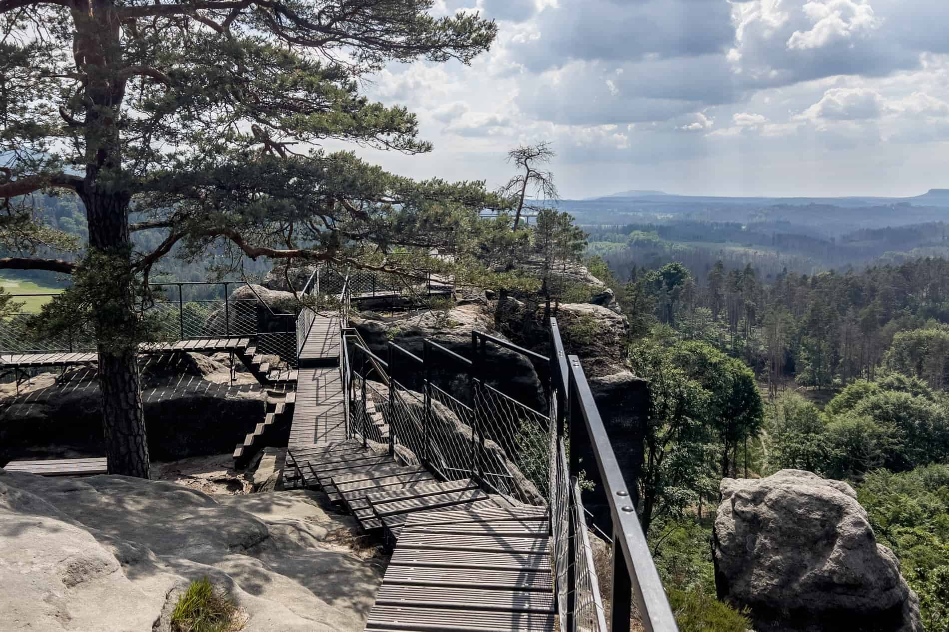 The elevated wooden summit walkway at Saunstejn Rock Castle (Pod Šaunštejnem) in Bohemian Switzerland. 